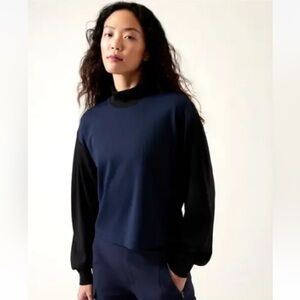 Athleta Venice Sweatshirt Crop Womens L UPF 50+ Navy/Black
